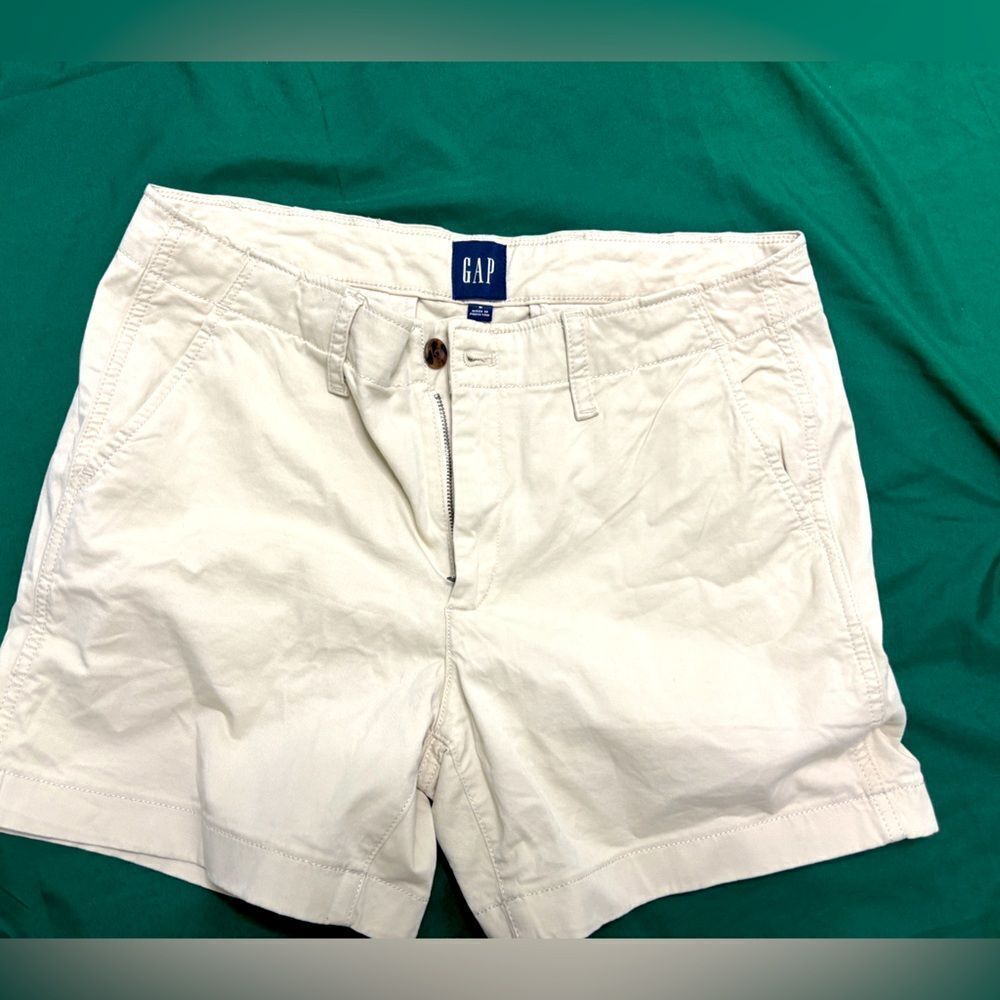 Women’s GAP khaki shorts